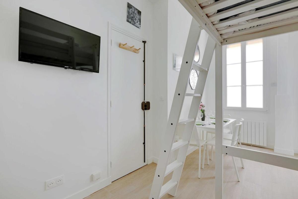 Cosy In Heart Of Batignolles Apartment Paris